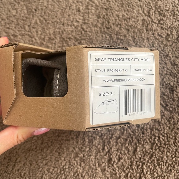 NEW Freshly Picked Baby Moccasins Gray - Picture 2 of 2